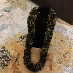Hawaiian crochet yarn black and gold Lei